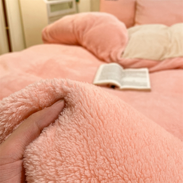 91家纺网 家纺一手货源 找家纺 梦幻之城 2025新款牛奶绒刺绣四件套-凯勒系列A款 凯勒-暖心粉+香槟色