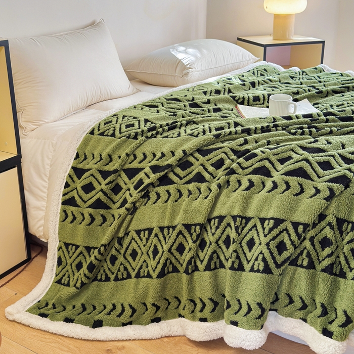 91家纺网 家纺一手货源 找家纺 卡琪曼 2025新款阳离子提花羊羔绒毛毯盖毯毯子 军绿