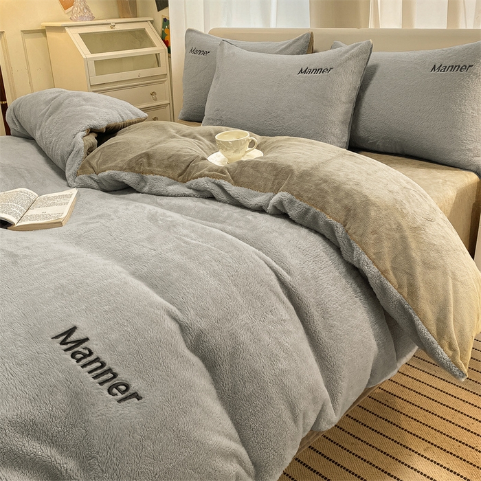 91家纺网 家纺一手货源 找家纺 梦幻之城 2025新款牛奶绒刺绣四件套-凯勒系列A款 凯勒-经典灰+香草灰