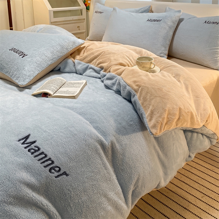 91家纺网 家纺一手货源 找家纺 梦幻之城 2025新款牛奶绒刺绣四件套-凯勒系列A款 凯勒-尼罗兰+香槟色