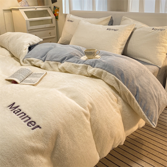 91家纺网 家纺一手货源 找家纺 梦幻之城 2025新款牛奶绒刺绣四件套-凯勒系列A款 凯勒-奶芋色+星辰灰