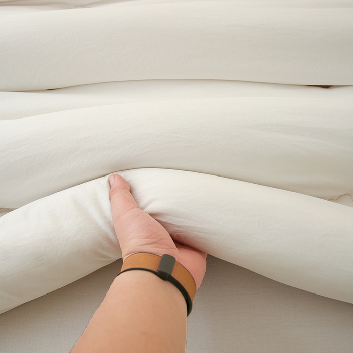 91家纺网 家纺一手货源 找家纺 爱诗诺家纺 2025新款拼色无印风新疆棉花被春秋被夏被四季被被子被芯 白+粉