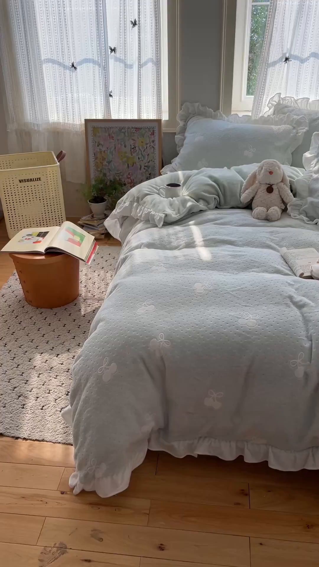 91家纺网 家纺一手货源 找家纺 三朵家纺 2025新款韩系花边雕花绒牛奶绒法莱绒四件套 茶语山樱-蓝