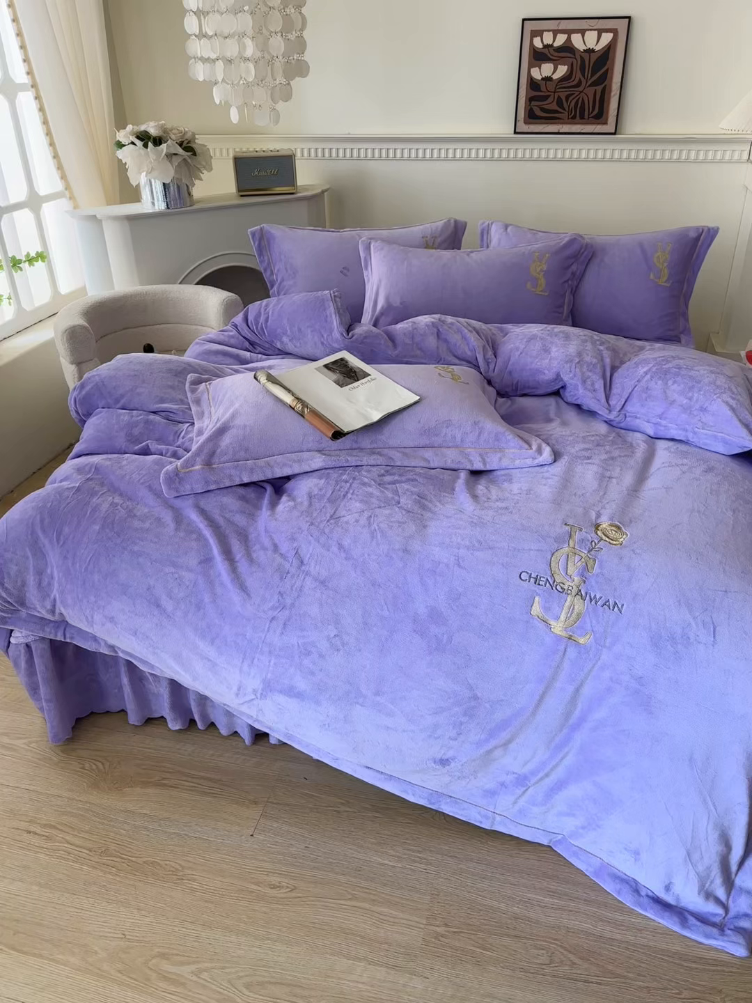 91家纺网 家纺一手货源 找家纺 （总）程百万家纺 2025新款素色婴儿绒四件套蕾丝床盖款牛奶绒四件套