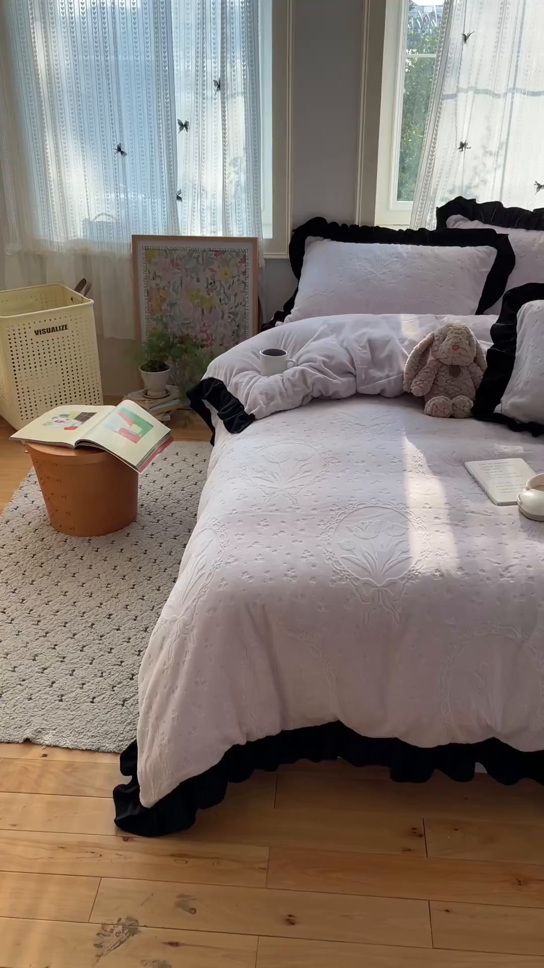 91家纺网 家纺一手货源 找家纺 三朵家纺 2025新款韩系花边雕花绒牛奶绒法莱绒四件套 屋顶花园-紫