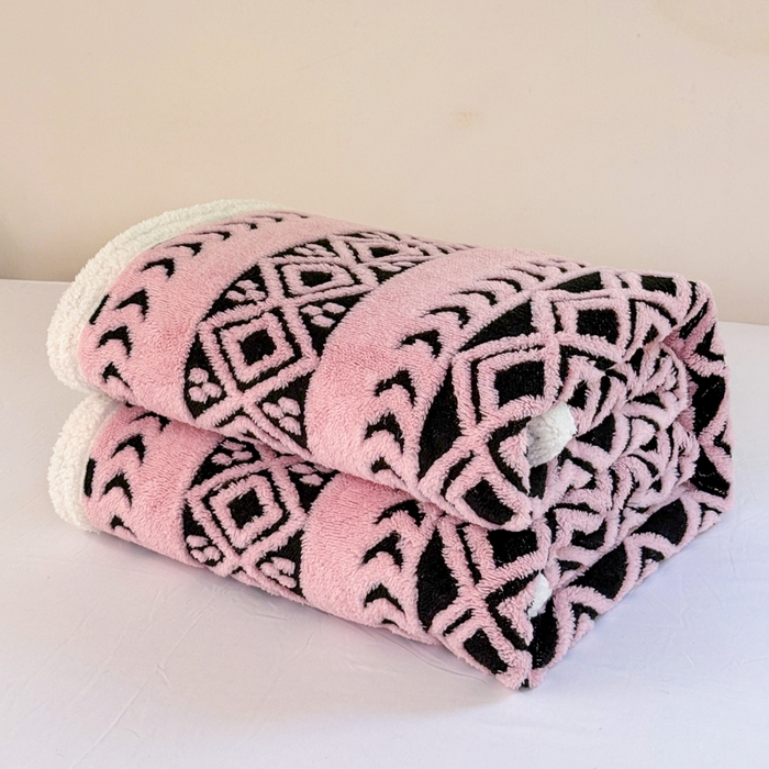 91家纺网 家纺一手货源 找家纺 卡琪曼 2025新款阳离子提花羊羔绒毛毯盖毯毯子 粉色