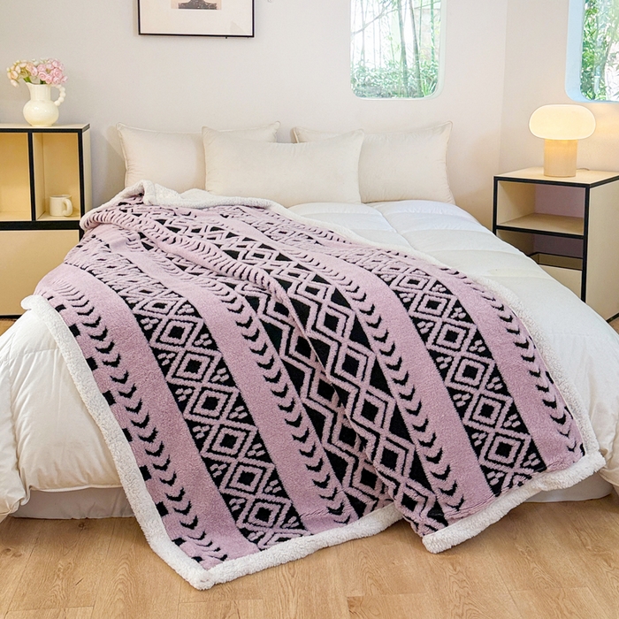 91家纺网 家纺一手货源 找家纺 卡琪曼 2025新款阳离子提花羊羔绒毛毯盖毯毯子 浅紫色