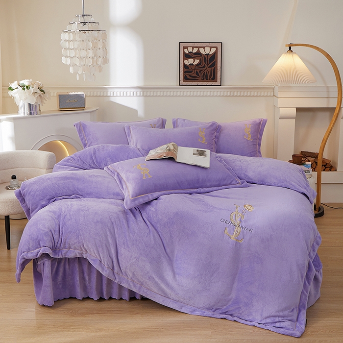 91家纺网 家纺一手货源 找家纺 （总）程百万家纺 2025新款素色婴儿绒四件套蕾丝床盖款牛奶绒四件套