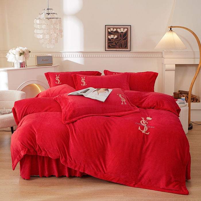 91家纺网 家纺一手货源 找家纺 （总）程百万家纺 2025新款素色婴儿绒四件套蕾丝床盖款牛奶绒四件套