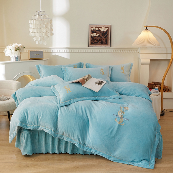 91家纺网 家纺一手货源 找家纺 （总）程百万家纺 2025新款素色婴儿绒四件套蕾丝床盖款牛奶绒四件套