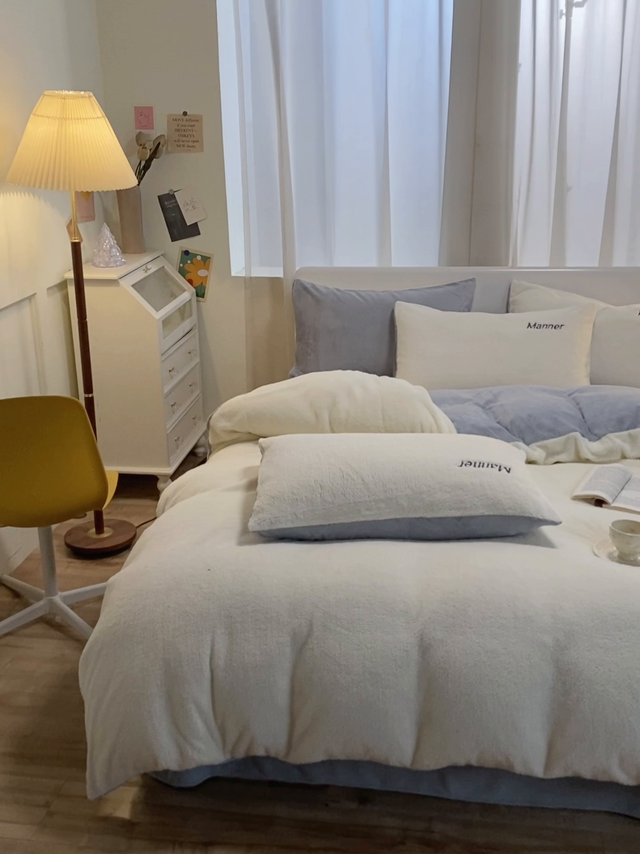 91家纺网 家纺一手货源 找家纺 梦幻之城 2025新款牛奶绒刺绣四件套-凯勒系列A款 凯勒-奶芋色+星辰灰