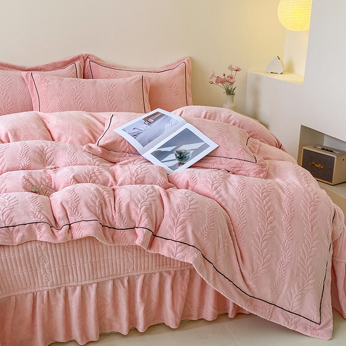 91家纺网 家纺一手货源 找家纺 （总）美伦美焕 2025新款加厚雕花绒床盖款四件套-浅叶