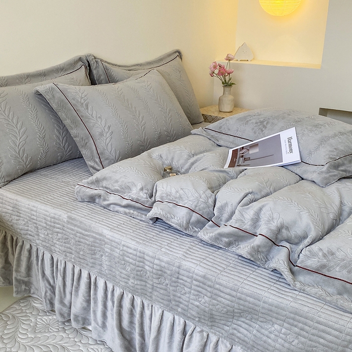 91家纺网 家纺一手货源 找家纺 美伦美焕 2025新款加厚雕花绒床盖款四件套-浅叶 浅叶-绅士灰