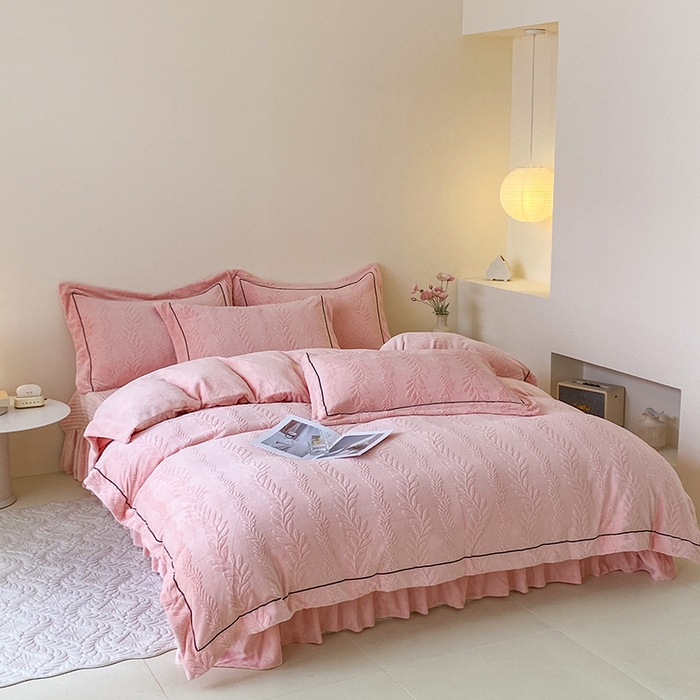 91家纺网 家纺一手货源 找家纺 （总）美伦美焕 2025新款加厚雕花绒床盖款四件套-浅叶