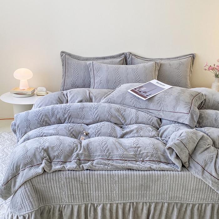 91家纺网 家纺一手货源 找家纺 美伦美焕 2025新款加厚雕花绒床盖款四件套-浅叶 浅叶-绅士灰