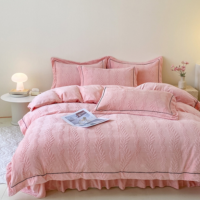 91家纺网 家纺一手货源 找家纺 美伦美焕 2025新款加厚雕花绒床盖款四件套-浅叶 浅叶-粉玉