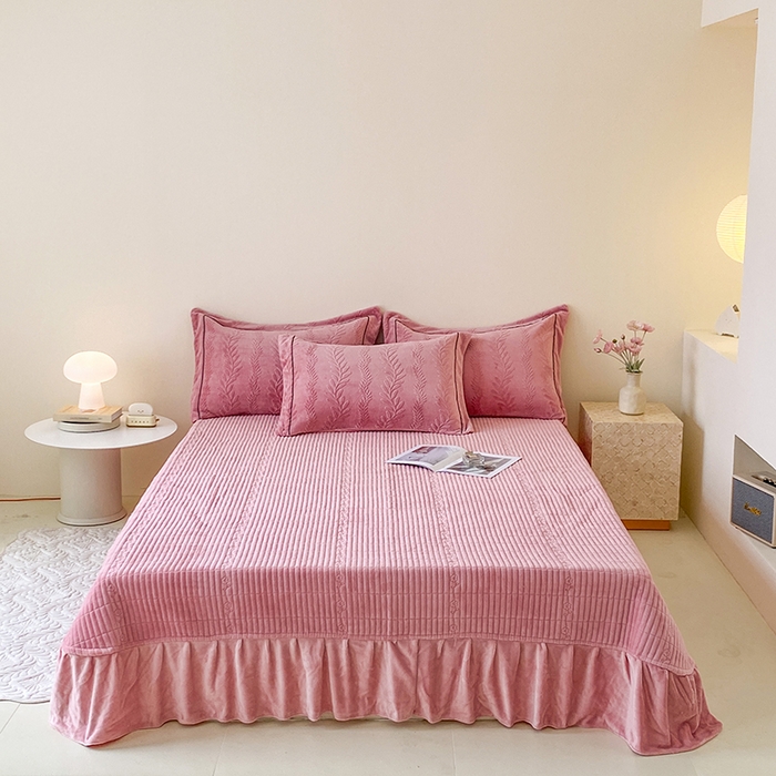 91家纺网 家纺一手货源 找家纺 美伦美焕 2025新款加厚雕花绒床盖款四件套-浅叶 浅叶-胭脂红