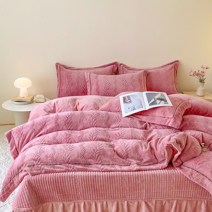 91家纺网 家纺一手货源 找家纺 美伦美焕 2025新款加厚雕花绒床盖款四件套-浅叶 浅叶-胭脂红