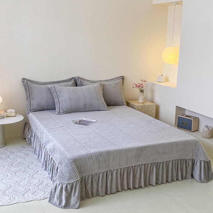 91家纺网 家纺一手货源 找家纺 美伦美焕 2025新款加厚雕花绒床盖款四件套-浅叶 浅叶-绅士灰