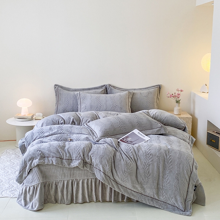 91家纺网 家纺一手货源 找家纺 美伦美焕 2025新款加厚雕花绒床盖款四件套-浅叶 浅叶-绅士灰