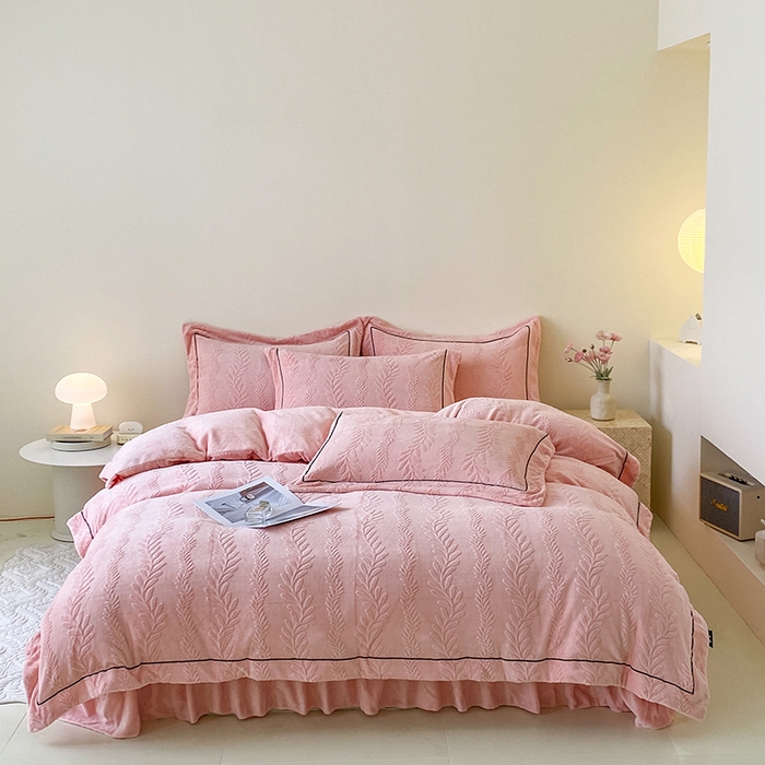 91家纺网 家纺一手货源 找家纺 （总）美伦美焕 2025新款加厚雕花绒床盖款四件套-浅叶