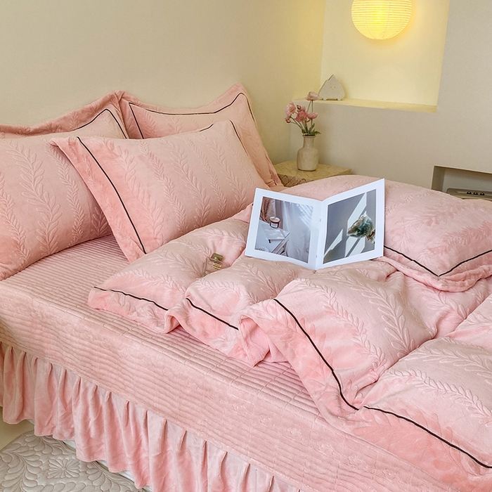 91家纺网 家纺一手货源 找家纺 （总）美伦美焕 2025新款加厚雕花绒床盖款四件套-浅叶