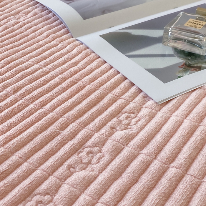 91家纺网 家纺一手货源 找家纺 美伦美焕 2025新款加厚雕花绒床盖款四件套-浅叶 浅叶-粉玉