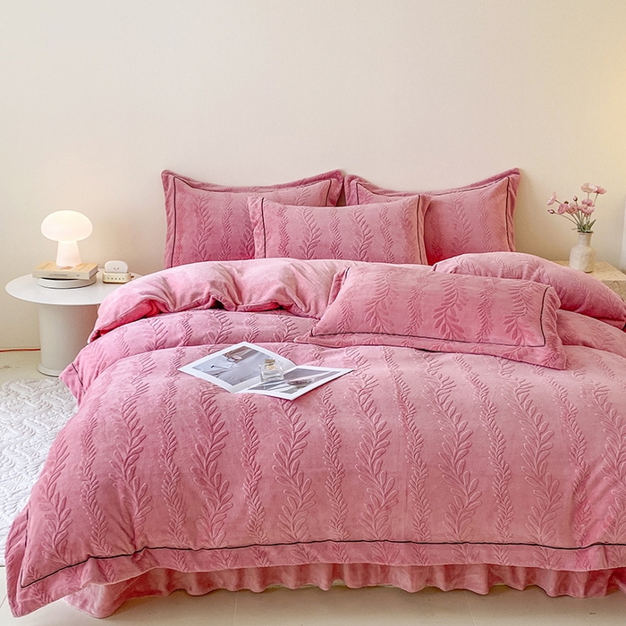 91家纺网 家纺一手货源 找家纺 美伦美焕 2025新款加厚雕花绒床盖款四件套-浅叶 浅叶-胭脂红