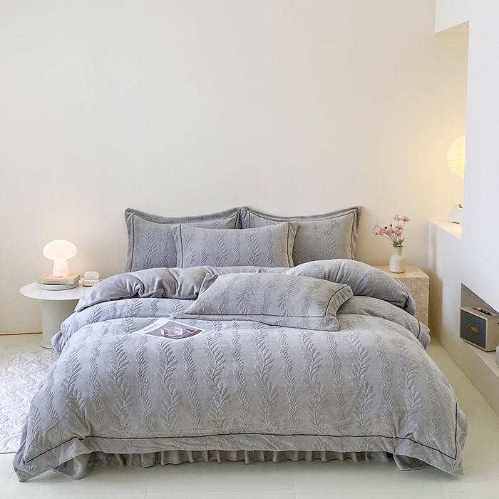 91家纺网 家纺一手货源 找家纺 美伦美焕 2025新款加厚雕花绒床盖款四件套-浅叶 浅叶-绅士灰