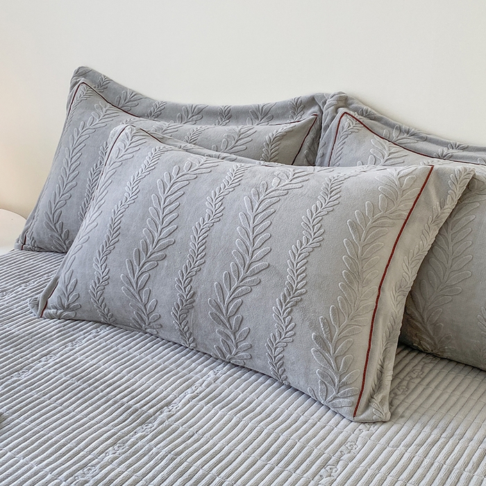 91家纺网 家纺一手货源 找家纺 美伦美焕 2025新款加厚雕花绒床盖款四件套-浅叶 浅叶-绅士灰