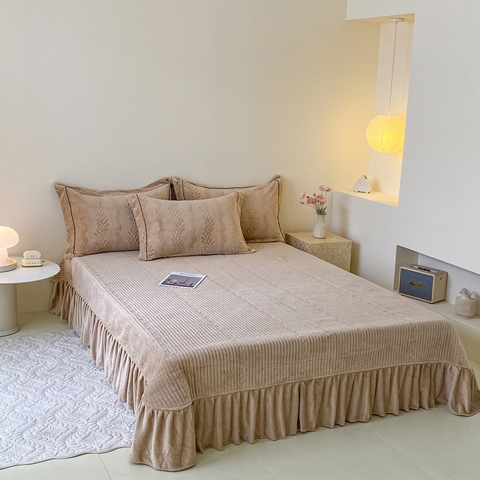 91家纺网 家纺一手货源 找家纺 美伦美焕 2025新款加厚雕花绒床盖款四件套-浅叶 浅叶-卡其