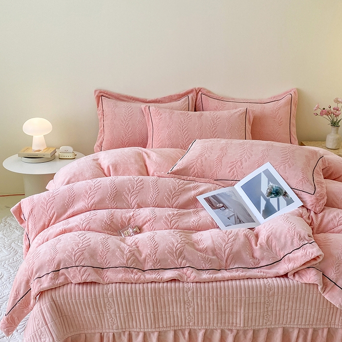 91家纺网 家纺一手货源 找家纺 （总）美伦美焕 2025新款加厚雕花绒床盖款四件套-浅叶