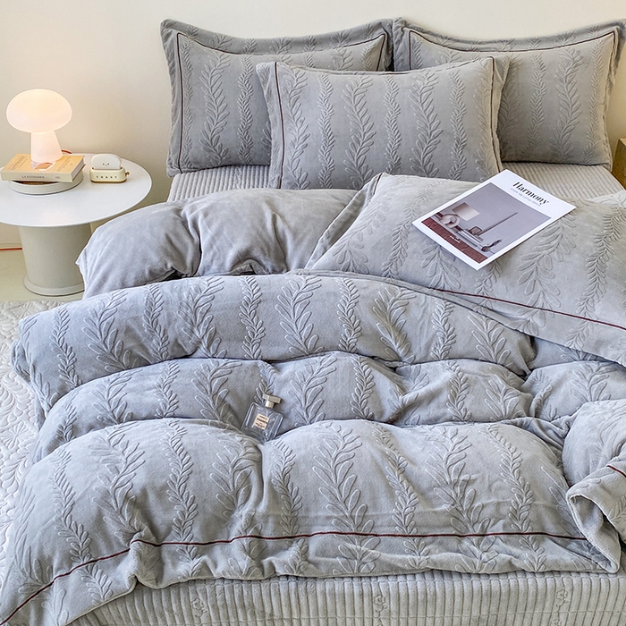 91家纺网 家纺一手货源 找家纺 美伦美焕 2025新款加厚雕花绒床盖款四件套-浅叶 浅叶-绅士灰