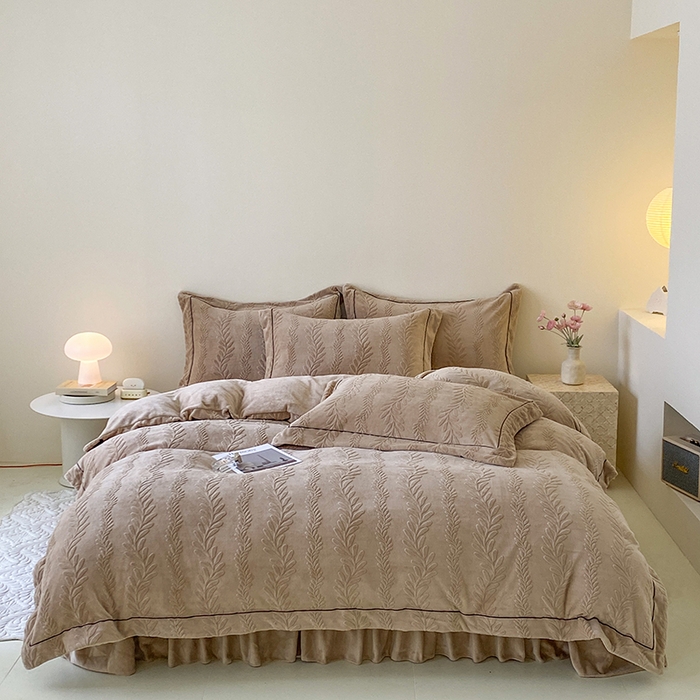 91家纺网 家纺一手货源 找家纺 美伦美焕 2025新款加厚雕花绒床盖款四件套-浅叶 浅叶-卡其