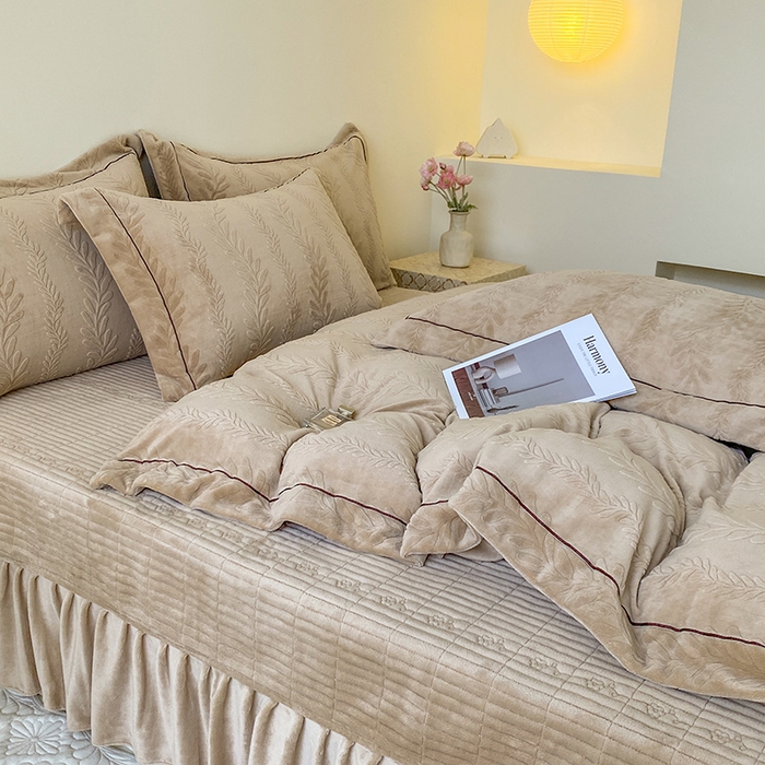 91家纺网 家纺一手货源 找家纺 美伦美焕 2025新款加厚雕花绒床盖款四件套-浅叶 浅叶-卡其