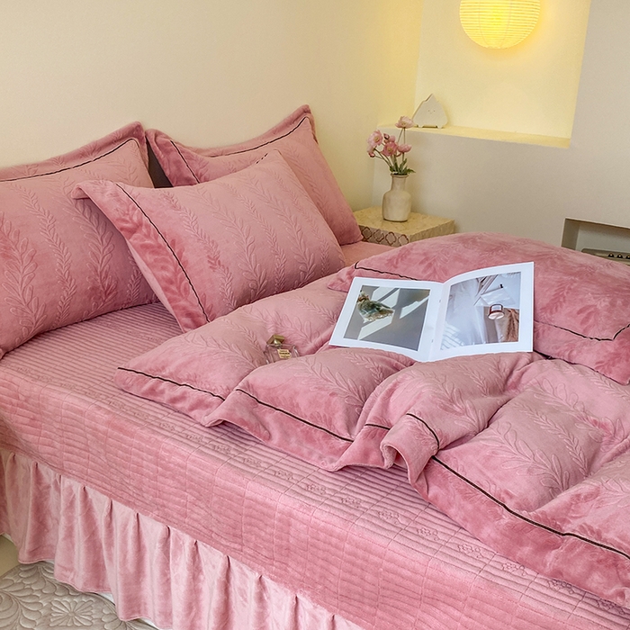 91家纺网 家纺一手货源 找家纺 美伦美焕 2025新款加厚雕花绒床盖款四件套-浅叶 浅叶-胭脂红