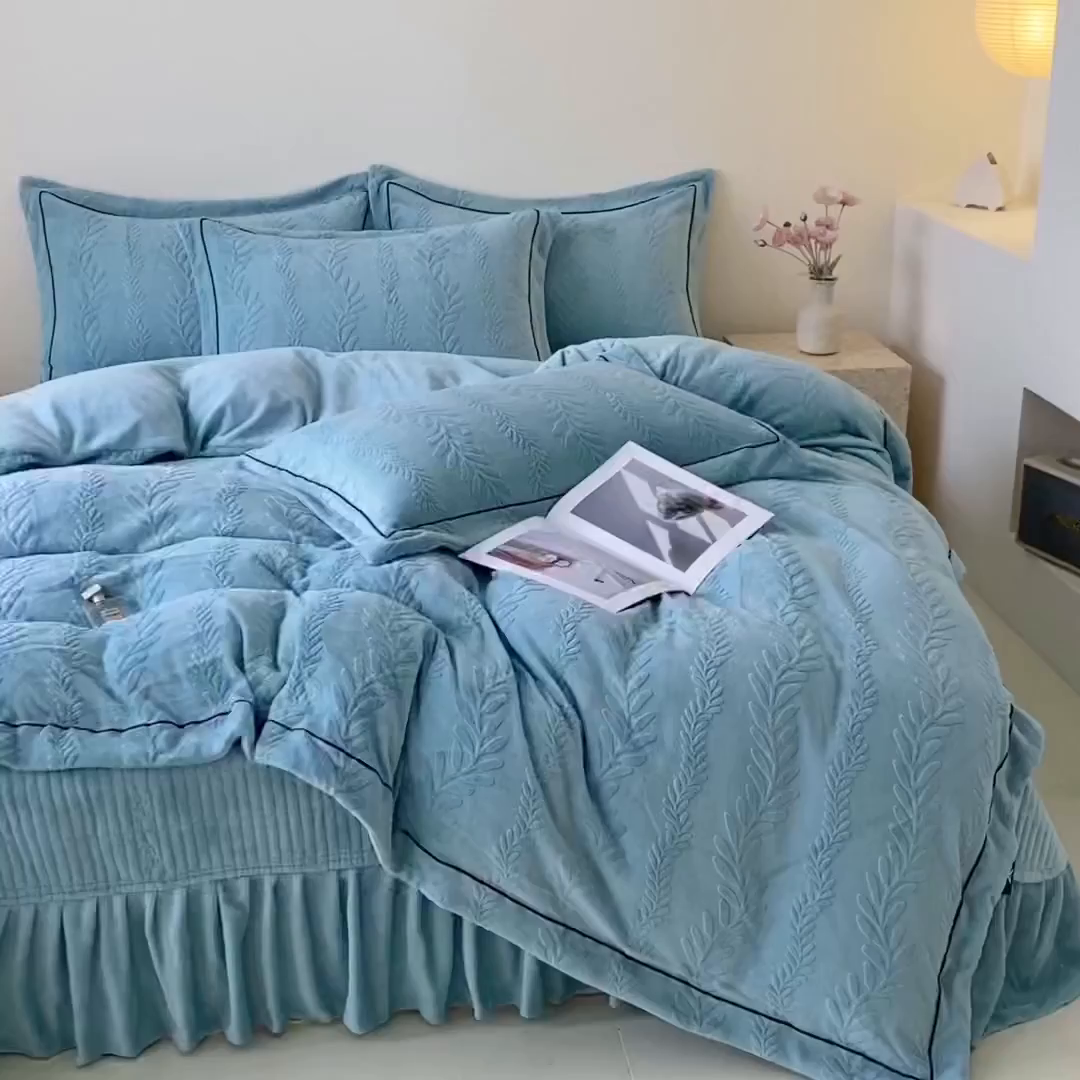 91家纺网 家纺一手货源 找家纺 美伦美焕 2025新款加厚雕花绒床盖款四件套-浅叶 浅叶-蔚蓝