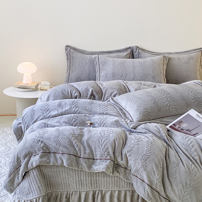91家纺网 家纺一手货源 找家纺 美伦美焕 2025新款加厚雕花绒床盖款四件套-浅叶 浅叶-绅士灰