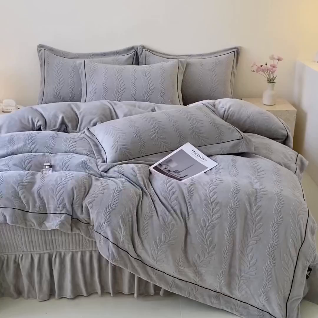 91家纺网 家纺一手货源 找家纺 美伦美焕 2025新款加厚雕花绒床盖款四件套-浅叶 浅叶-绅士灰