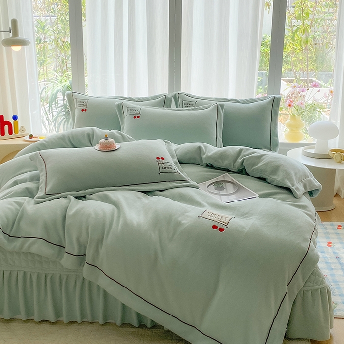 91家纺网 家纺一手货源 找家纺 （总）美伦美焕 2024新款韩版公主风纯色全棉纯棉花边床盖四件套