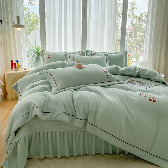 91家纺网 家纺一手货源 找家纺 （总）美伦美焕 2025新款獭獭绒贴布绣床盖款四件套