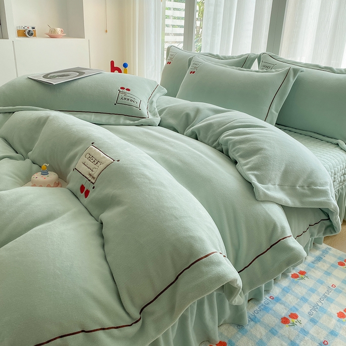 91家纺网 家纺一手货源 找家纺 （总）美伦美焕 2025新款獭獭绒贴布绣床盖款四件套