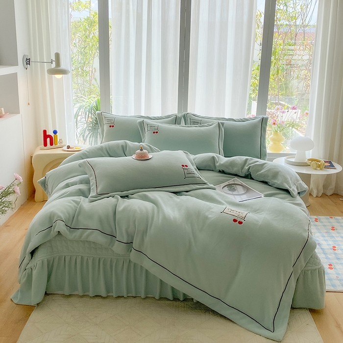 91家纺网 家纺一手货源 找家纺 （总）美伦美焕 2025新款獭獭绒贴布绣床盖款四件套