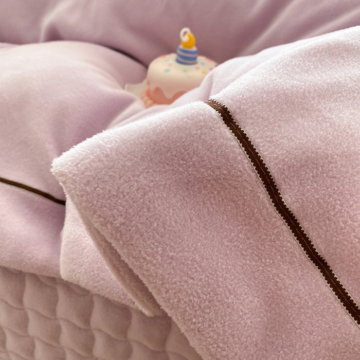 91家纺网 家纺一手货源 找家纺 美伦美焕 2025新款獭獭绒贴布绣床盖款四件套 香芋紫