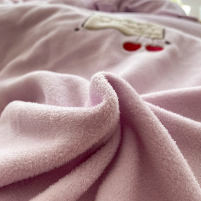 91家纺网 家纺一手货源 找家纺 美伦美焕 2025新款獭獭绒贴布绣床盖款四件套 香芋紫