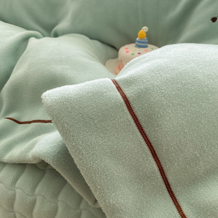 91家纺网 家纺一手货源 找家纺 美伦美焕 2025新款獭獭绒贴布绣床盖款四件套 薄荷绿