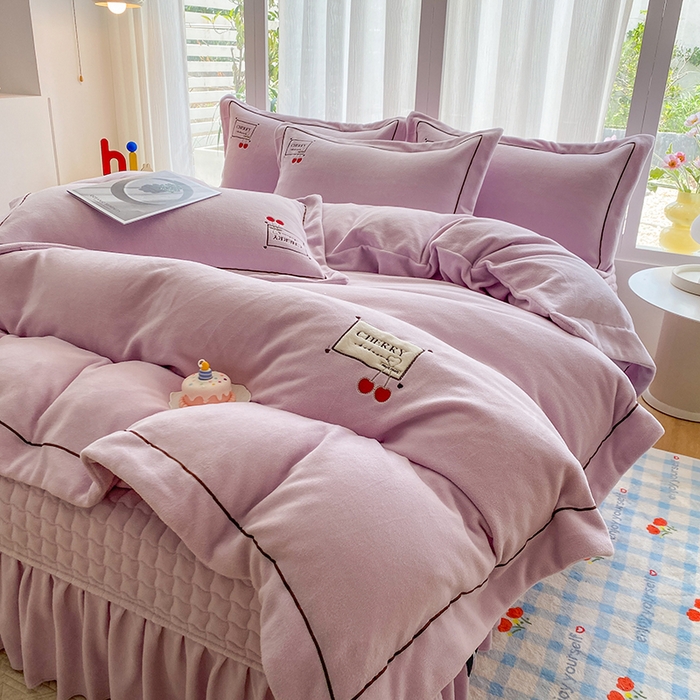 91家纺网 家纺一手货源 找家纺 美伦美焕 2025新款獭獭绒贴布绣床盖款四件套 香芋紫