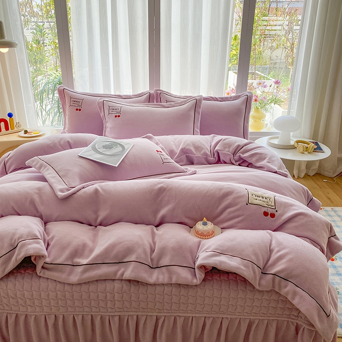 91家纺网 家纺一手货源 找家纺 美伦美焕 2025新款獭獭绒贴布绣床盖款四件套 香芋紫