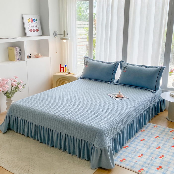 91家纺网 家纺一手货源 找家纺 美伦美焕 2025新款獭獭绒贴布绣床盖款四件套 雾霾蓝