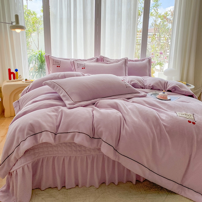 91家纺网 家纺一手货源 找家纺 美伦美焕 2025新款獭獭绒贴布绣床盖款四件套 香芋紫